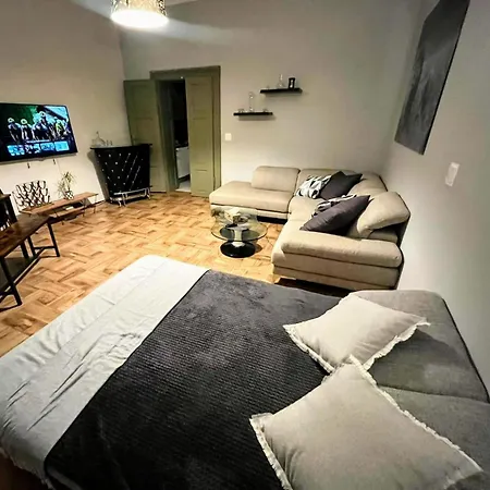 Appartement Karlin Apartman *